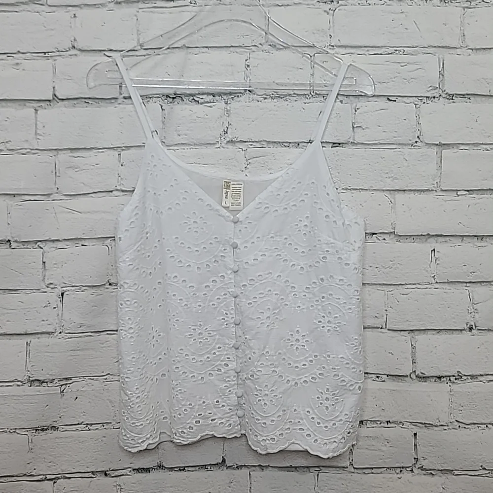 Japna Eyelet Lace Button Front V Neck Scalloped Hem Blouse/Tank Top in White